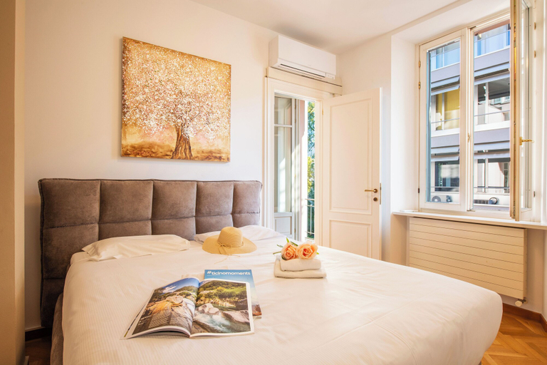 Room 2, Via Lambertenghi Apartments, Lugano