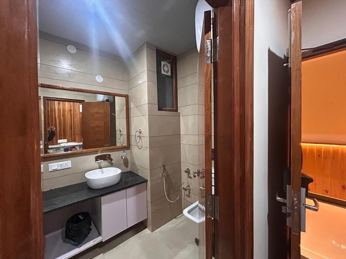 Bathroom 2, Hotel Signature Stayz by Admire Room, Delhi