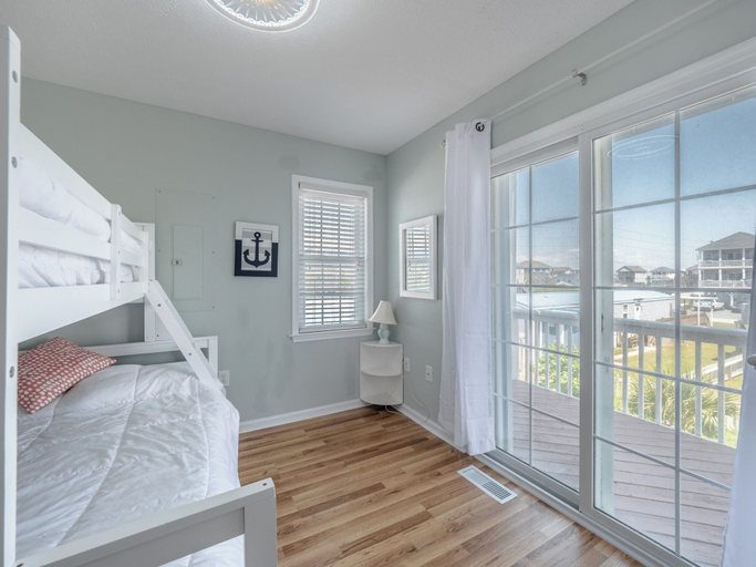Bedroom 2, Skipper's Hideout by Topsail Realty, Onslow