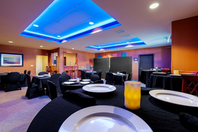Food & Drinks 5, Comfort Inn And Suites, Garfield