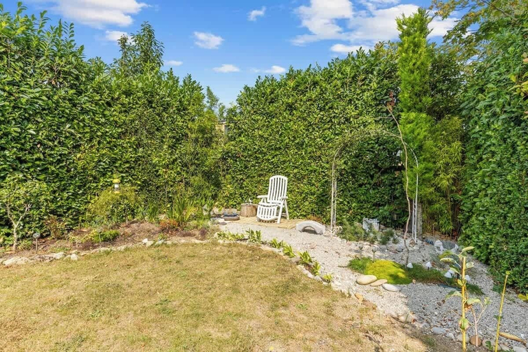 Room 2, 3-bed Greenhithe Retreat Garden Near Bluewater, Kent