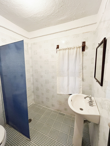 Bathroom 4, Kaia Beach Hotel, Dist. Pochutla