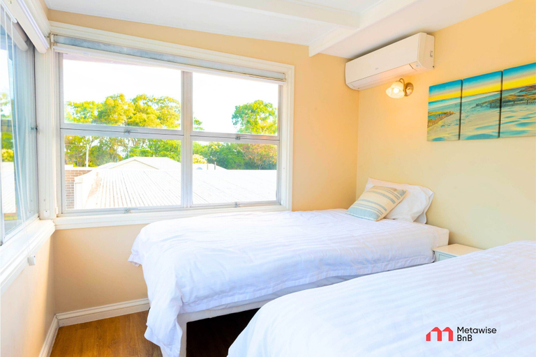 Room 3, Metawisebnb Waterfront 3BR Coastal Escape, Deception Bay