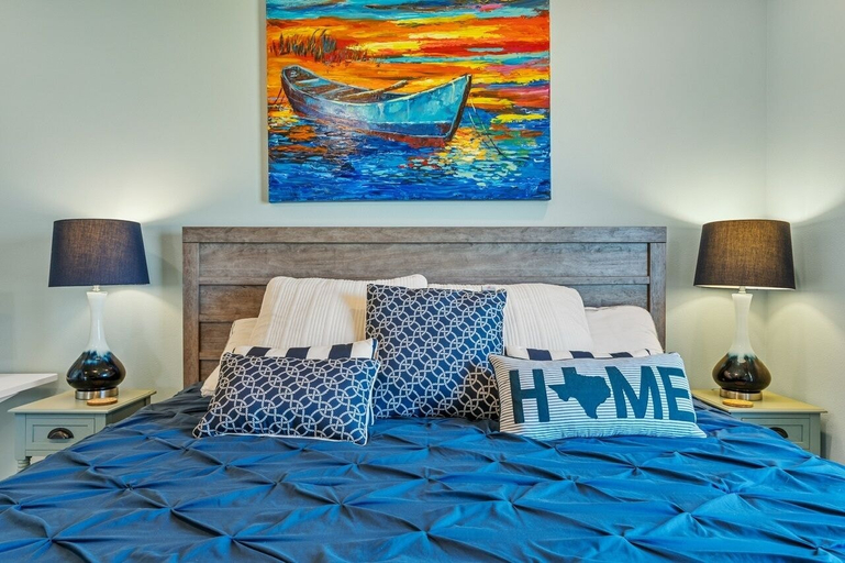 Room 3, The Shore House 3 Bedroom Home by RedAwning, Galveston