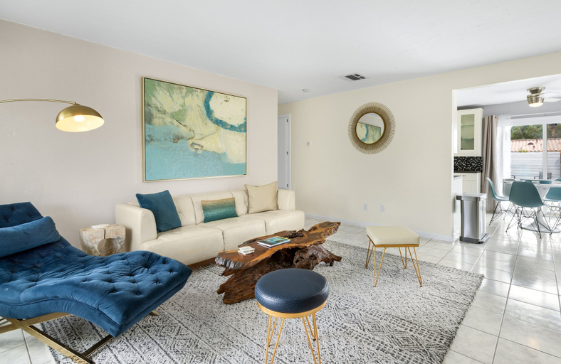 Interior 2, Volturno, Riverside