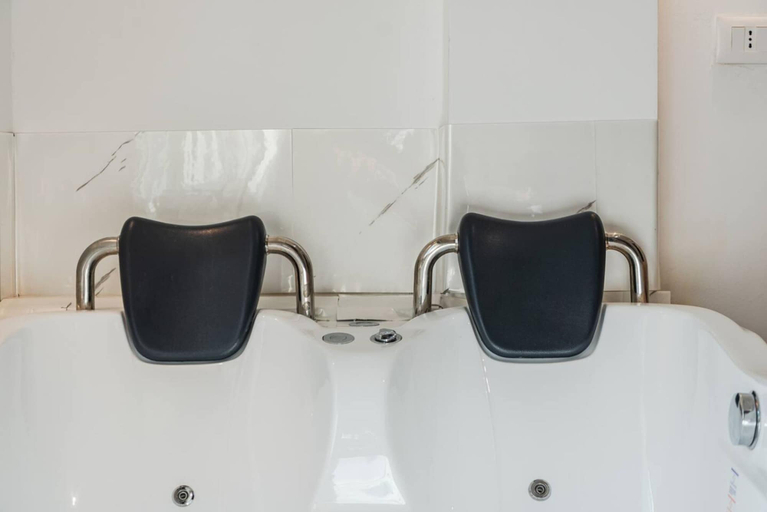 Room 4, Green Luxe Suite 1 Private Hot Tub, Shkodrës