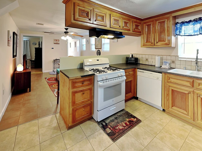 Others 4, Sugar Shack Bungalow by Ryson Vacation Rentals, Galveston
