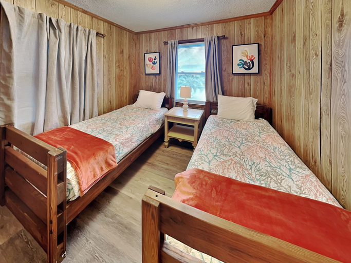 Bedroom 2, Catch A Wave by Topsail Realty, Pender