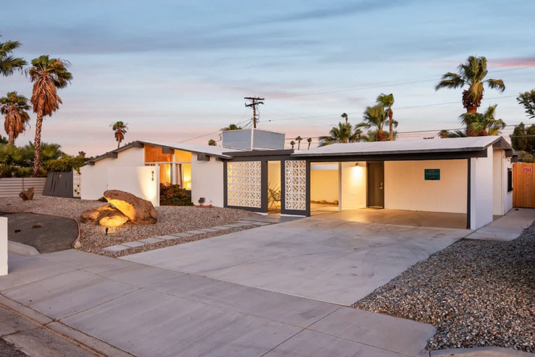 Room 5, Club 915 Getaway- Pool BBQ and Pet Friendly, Riverside
