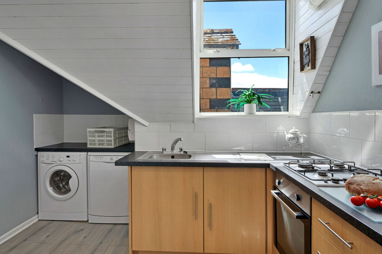 Private kitchen 4, Seaside Apartment With Stunning Views, No Deposit, Cornwall