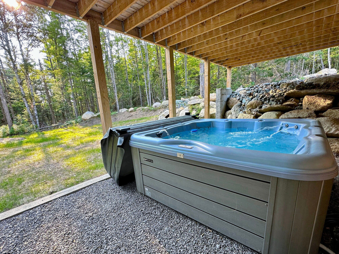 Interior 2, 65pt New Log Cabin in Private, Coos