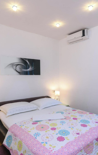 Bedroom 3, Modern Apartment in Arbanija with Hot Tub, Trogir