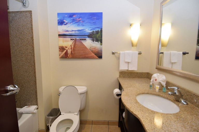 Bathroom 5, Cicero Grand - Syracuse North, Onondaga