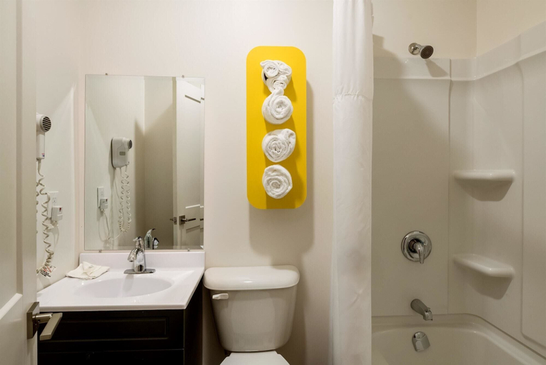 Bathroom 5, Motel 6 Moncton, NB, Westmorland