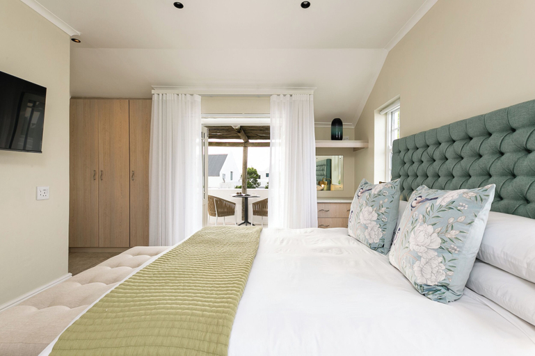 Room 4, Abalone 2 Bedroom Apartment, West Coast