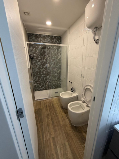 Bathroom 3, Be House, Napoli