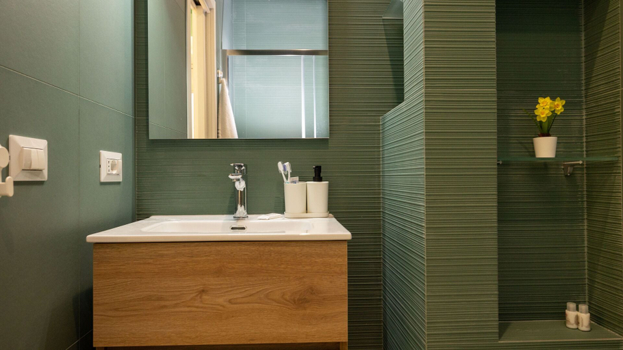 Bathroom 4, Bed&Breakfast De Lorenzo 22, Napoli