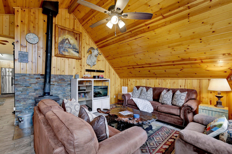 Living area 5, Castle Rock Cabin #178, San Bernardino