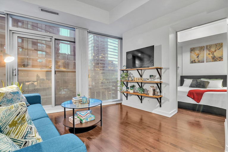 Living area 3, York Street Suites Toronto, Toronto