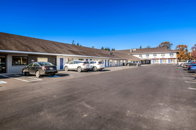 Exterior & Views 2, Motel 6 Moncton, NB, Westmorland