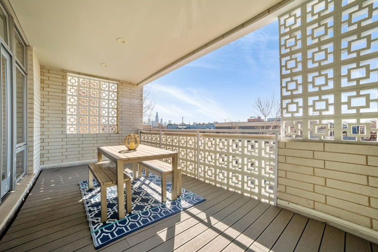 Room 2, Spacious 4BR 2BA Unit in Ukrainian w 2 Balconies, Cook