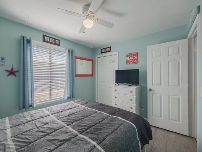 Bedroom 3, Sunskipper by Carolina Retreats, New Hanover