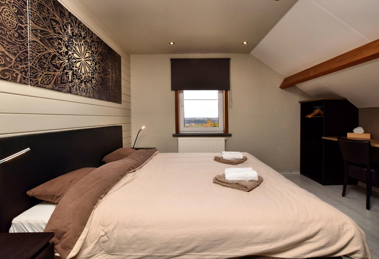 Others 2, Beautiful, Luxury Home with Sauna, Hot Tub, Private Bathrooms, Luxembourg