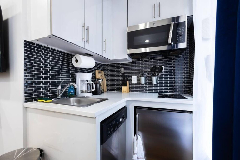 Room 2, 69-2d Stylish Lower East Side 1BR Apt Brand New, New York