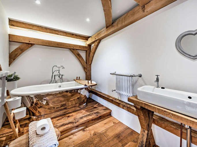 Room 2, Bydown Lodge in Swimbridge, Devon