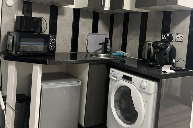 Others 4, Fabulous Apartment to Acton Town, London