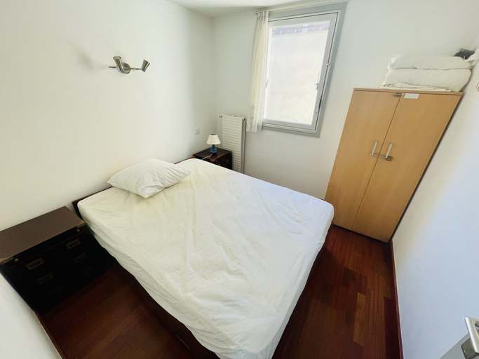 Room 3, Waterfront Retreat Near the Beach, Hérault