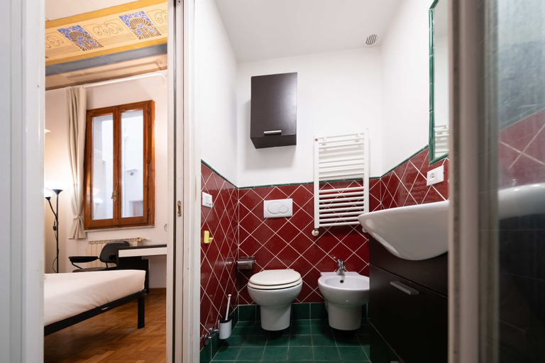Room 5, Astonishing 2BR in Centric in Florencia, Florence