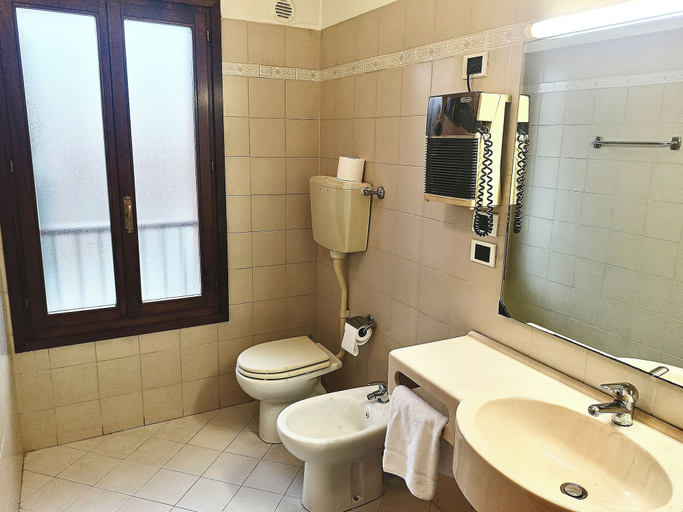 Bathroom 5, San Cristoforo, Ravenna