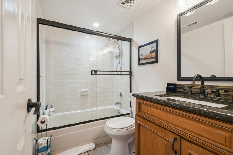 Interior 5, 6380 Code & Comfort in Boston Commons, Arapahoe