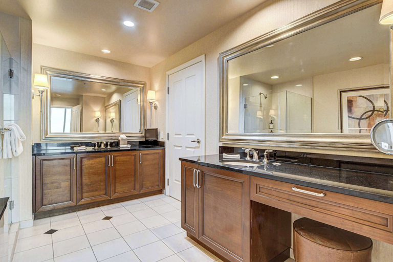 Interior 4, Stunning 1BR Strip Views & Balcony Suite 12701, Clark