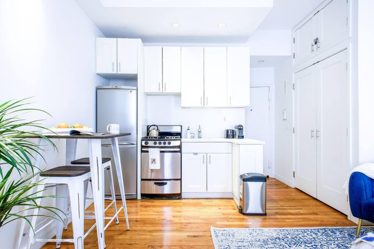 Room 3, 62-3b Studio Prime UES Walk to Central Park, New York