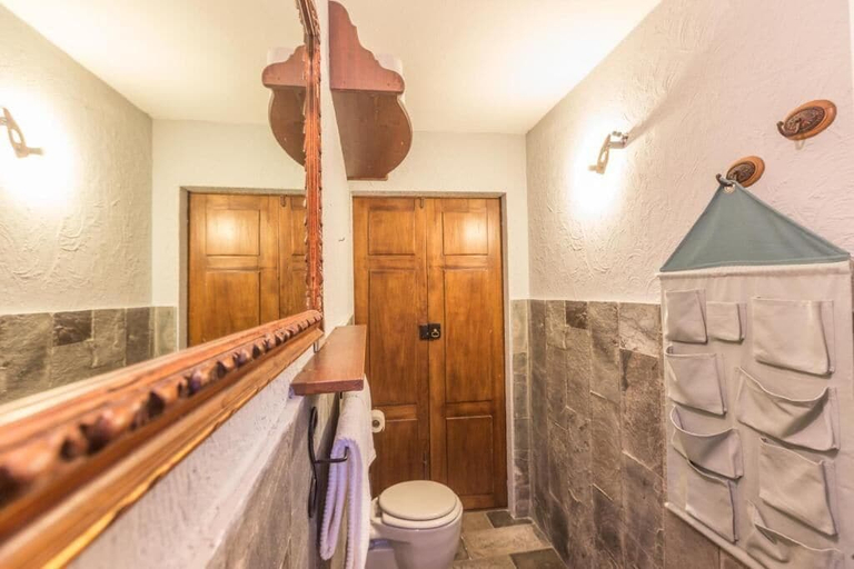 Bathroom 4, Maison du Chateau, Aosta