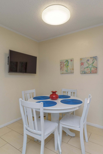 Dining 4, Beachfront 1br Condo W/ King Bed Sleeps 4 1 Bedroom Condo, Cameron