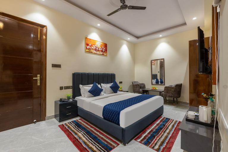 Room 5, Hotel Elite Clark, Gautam Buddha Nagar