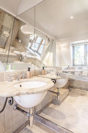Room 2, Luxurious Home in Kensington, London
