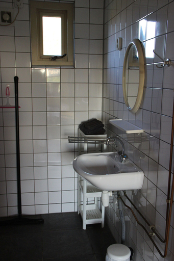 Others 5, Cozy vacation home with terrace, Drimmelen