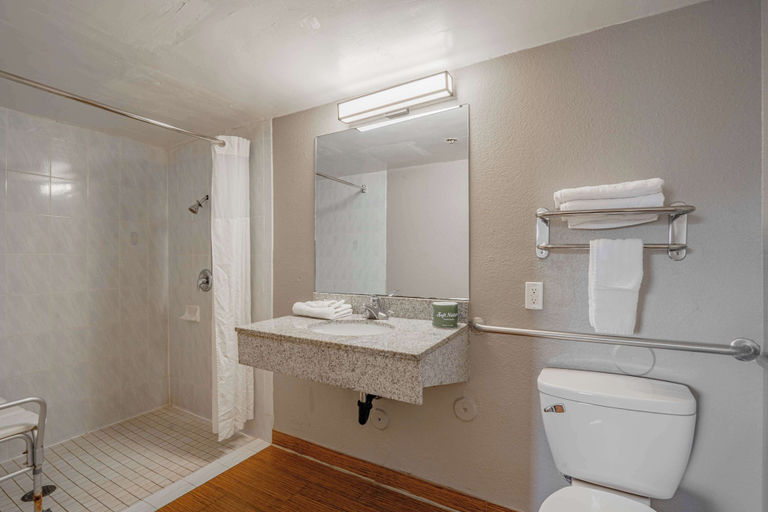 Bathroom 4, Motel 6 Chandler, AZ, Maricopa