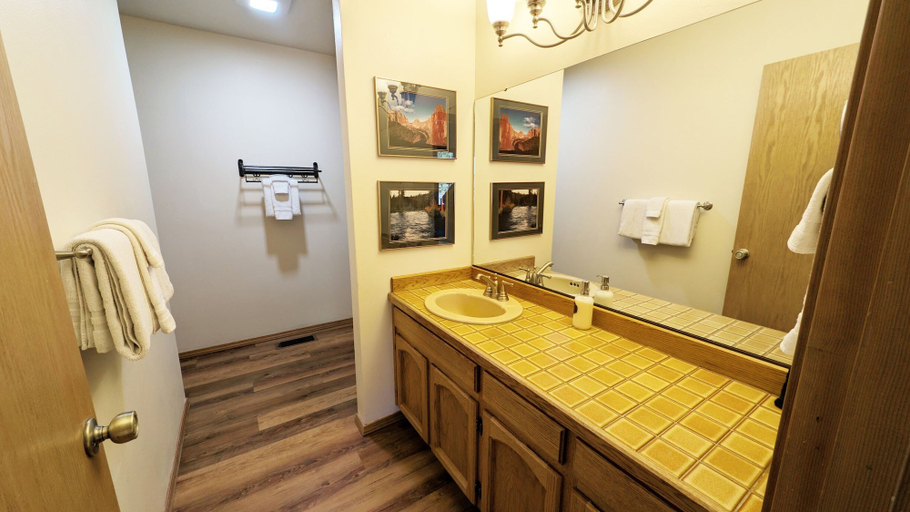 Interior 2, Alpine Hot Tub Retreat With Sharc Access, Deschutes