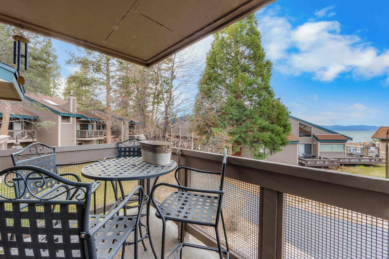 Outdoor dining 4, Aspen Edge, Lakefront and Loft, El Dorado