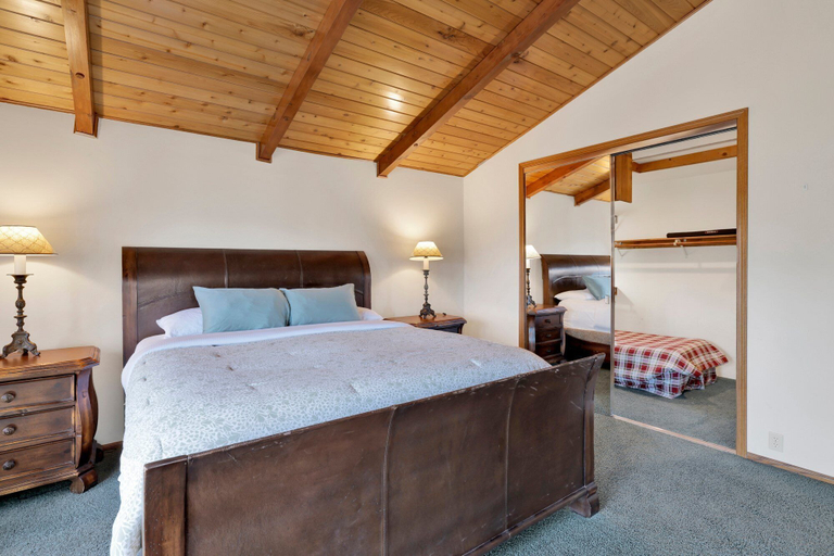 Room 3, Big Bear 7th Heaven #714, San Bernardino