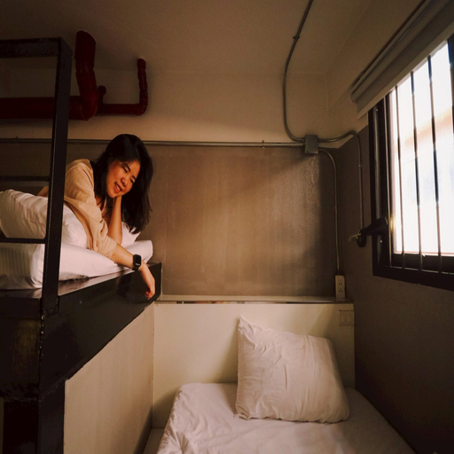 Room 2, Twin Comfort Stay Chic & Spacious Setup, Khlong San