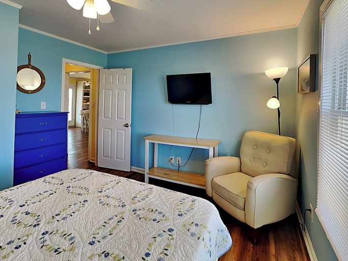 Bedroom 2, Bella Beach House by Topsail Realty, Onslow