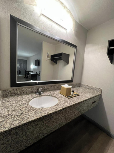 Bathroom 4, Signature Inn Socorro, Socorro