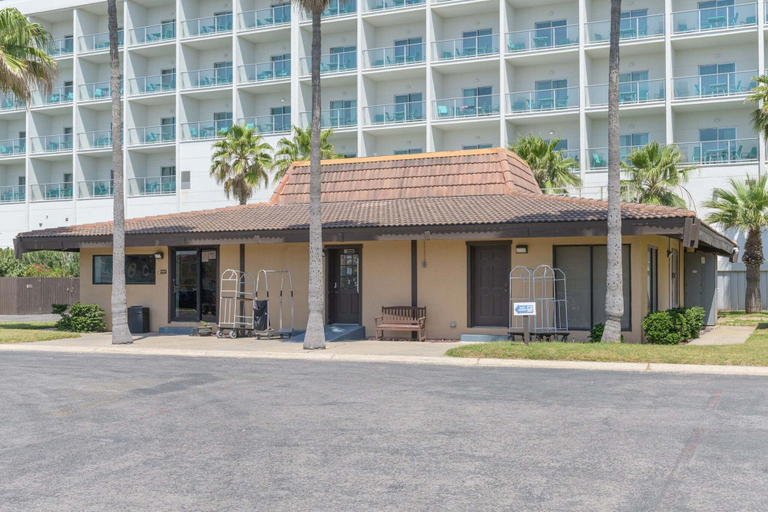 Exterior 3, Tiki 216 - 2br Condo W/ Balcony Steps From Beach 2 Bedroom Condo, Cameron