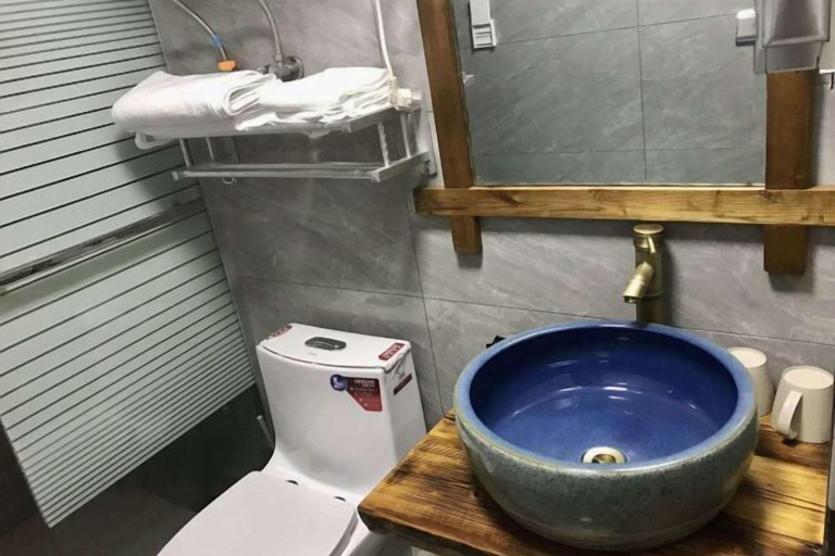 Bathroom 2, Qingdeng Mountain House (Lin'an Baima cliff scenic spot store), Hangzhou